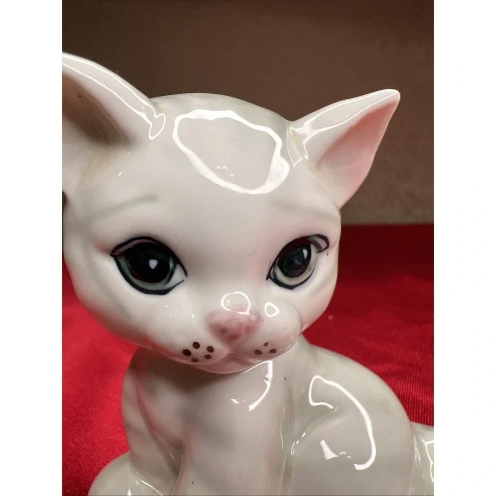 Russ Berrie & Co Gray Striped Kitten Figurine Green Eyes